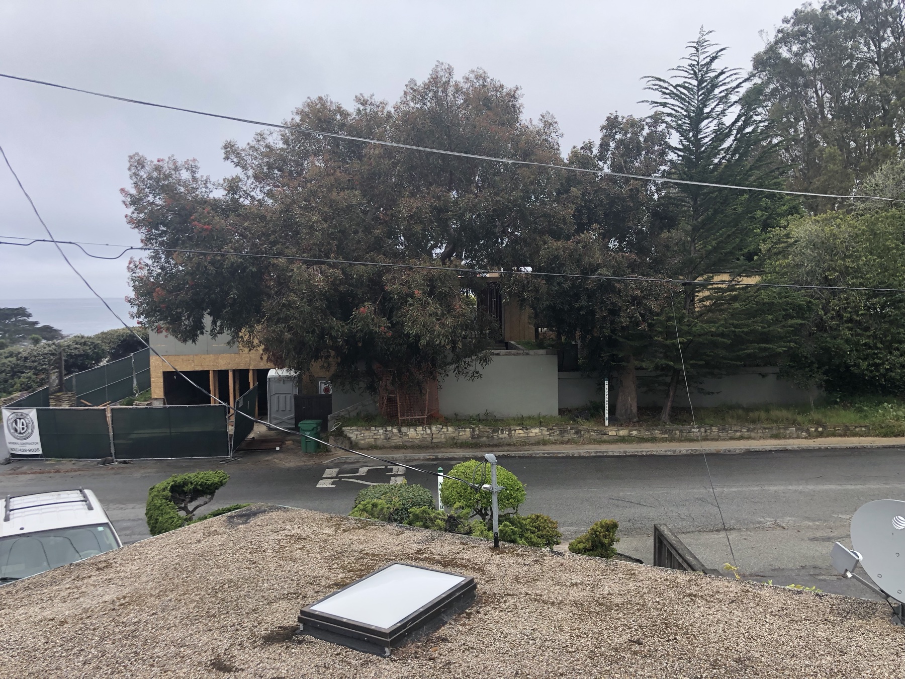 Street and neighboring context near the Chapman House
